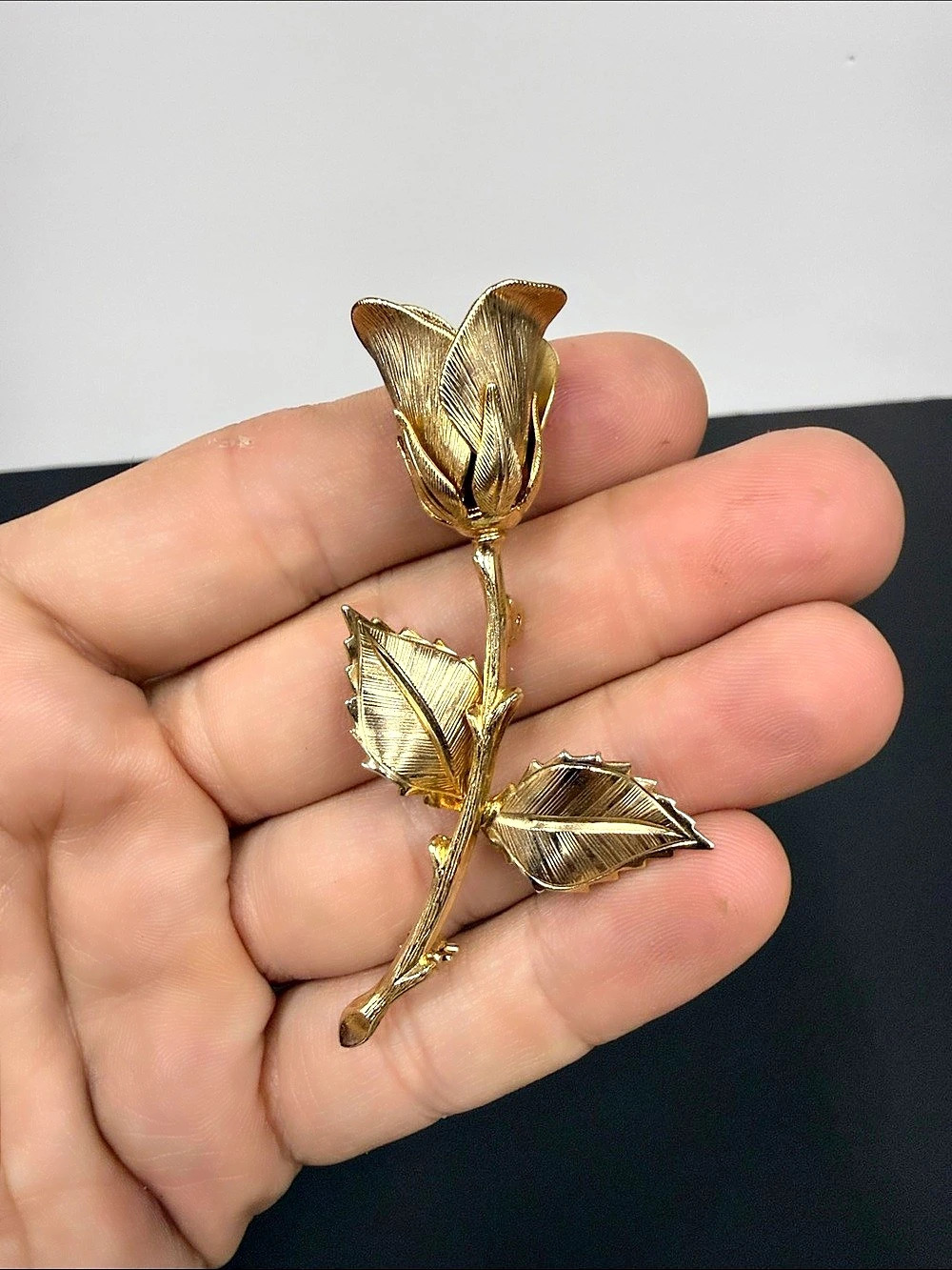 Vintage Gold Tone 3D Rose Flower Brooch Textured Leaves Long Stem Floral Pin
